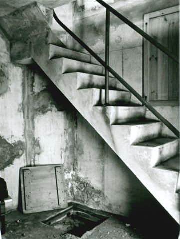 File:Prouts Neck Fire Control Tower 1st Floor.jpg