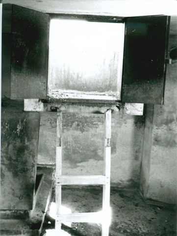 File:Prouts Neck Fire Control Tower Anti Aircraft Observation Entrance.jpg