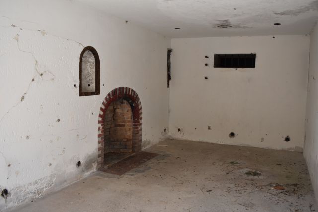 File:Battery Howard Interior Ft. Dade.jpg