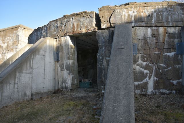 File:Concretesupportsemp2.jpg