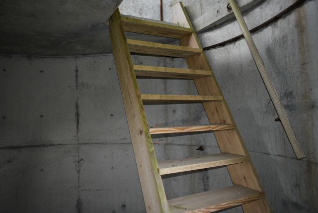 File:Emerson Point Fire Control Tower 08.jpg