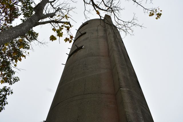 File:Emerson Point Fire Control Tower 24.jpg