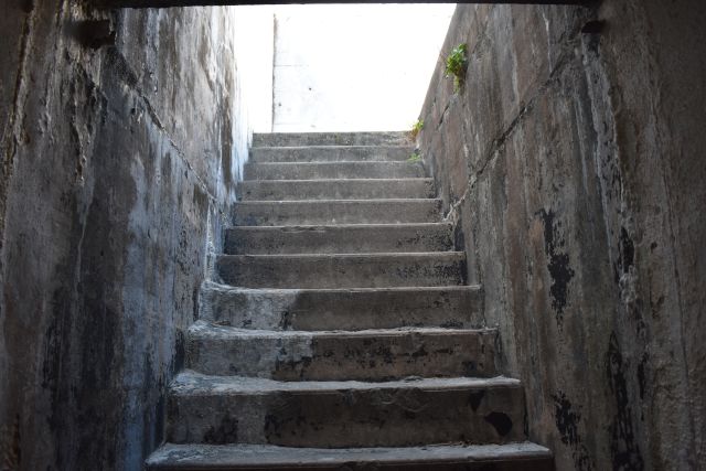 File:Emp 1 Stairs McIntosh Ft. Dade.jpg