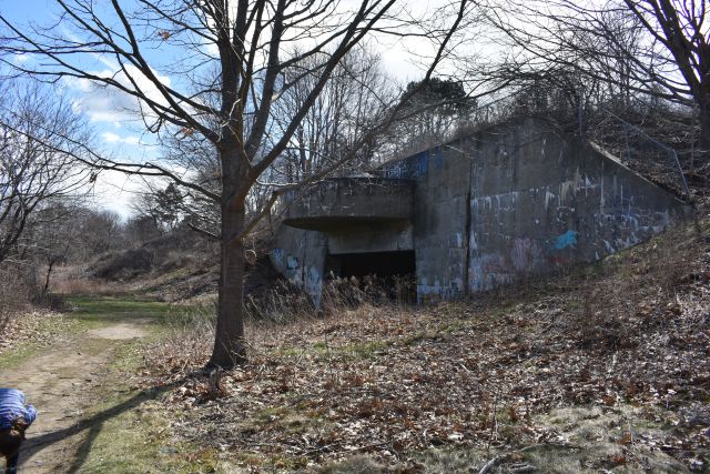 File:Emp Two front Battery 103.jpg