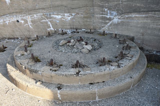 File:Emplacement2Farnsworth.jpg