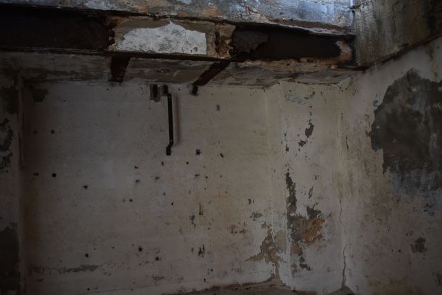 File:Emplacement One Shell Hoist Well McIntosh Ft. Dade.jpg