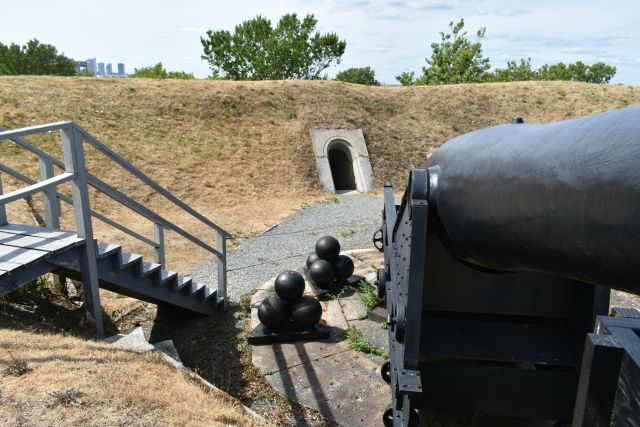 File:Fort Independence 86.jpg