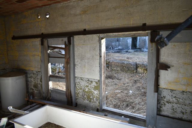 File:Plantdoors.jpg