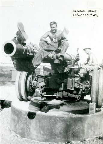 File:Salisbury Beach Guns 1943.jpg