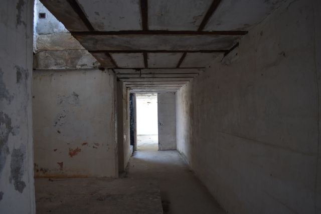 File:Shell Hoist Emp 2 Mclntosh Ft. Dade.jpg