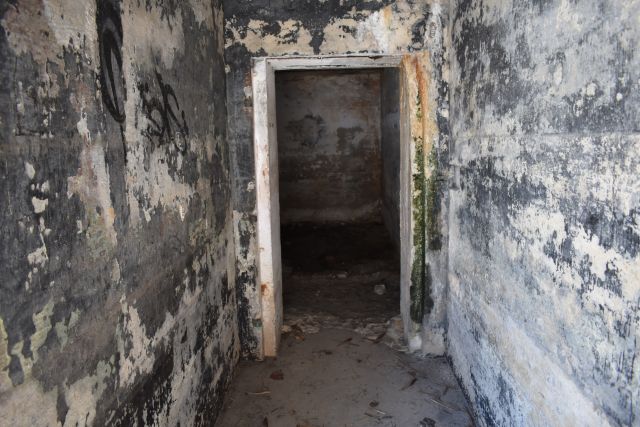 File:Storeroom Emp 2 Entrance Mclntosh Ft. Dade.jpg