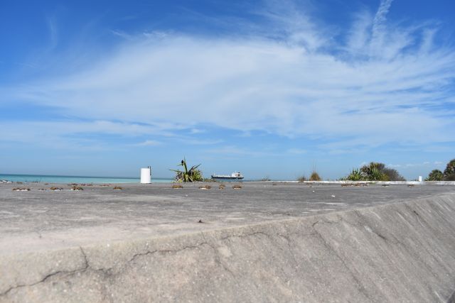 File:The emplacement two parapet Mclntosh Ft. Dade.jpg